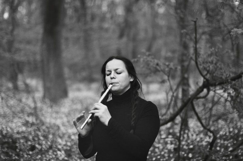 Девушка с флейтойphoto preview