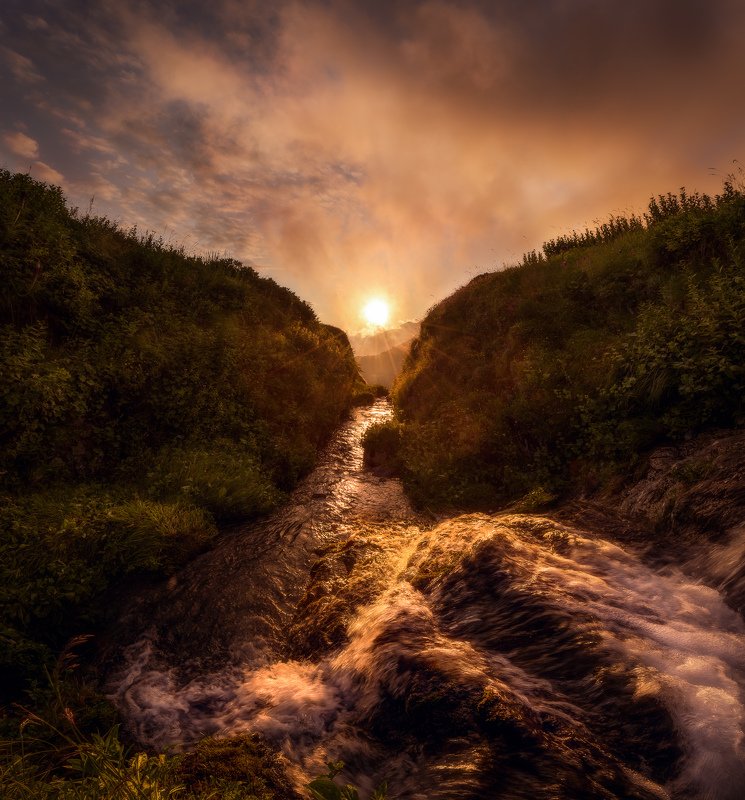 Сочи, горы, пейзаж, Красная Поляна, Бзерпский карниз, горы, лето, облака, закат, река, ручей, вода Энергия Солнцаphoto preview