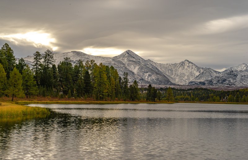 Начало золотой осени в горах Алтая.photo preview
