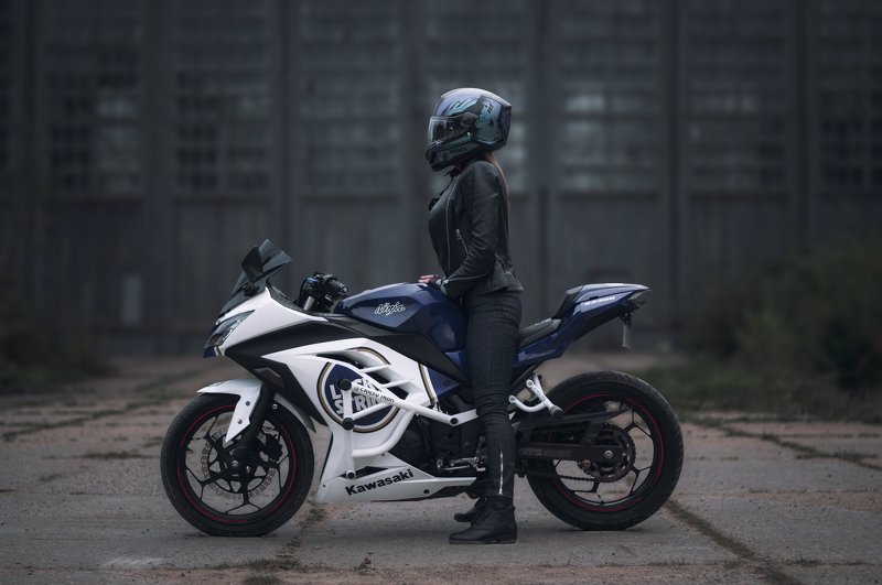 Girls & Motophoto preview