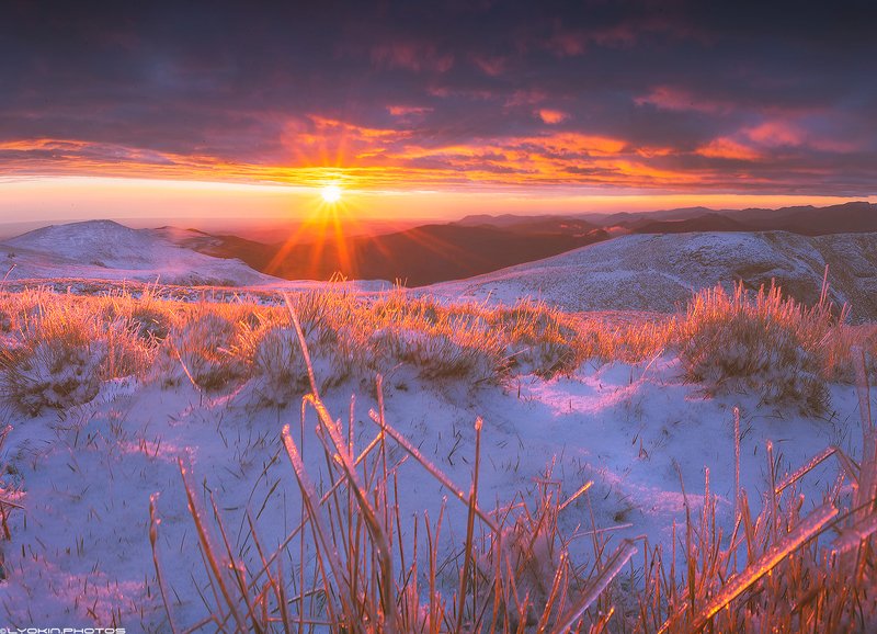 рассвет горной вершины  фото превью