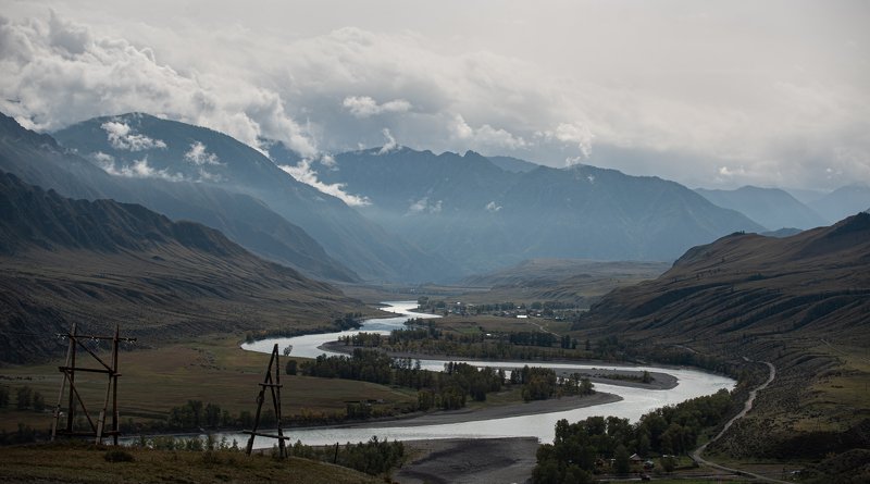 Алтай, пейзаж, горы в облакахphoto preview