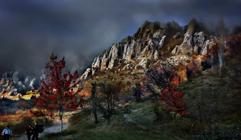 алушта, горы, демерджи, крым, скалы, чатыр-даг, долина-привидений Потрясные свето-эффекты на дымчатой Демерджиphoto preview