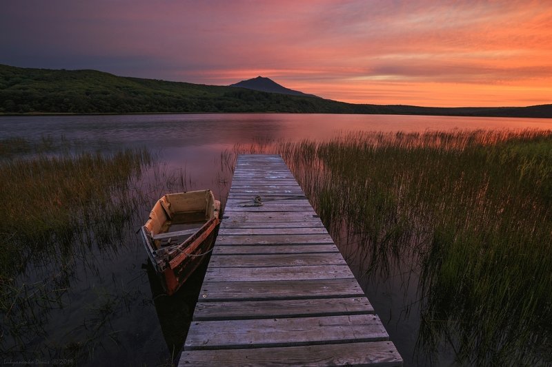 2019, россия, пейзаж, осень, утро, рассвет, озеро, лодка, вода, вулкан, отражение, небо, облака, причал Тихое утро...photo preview