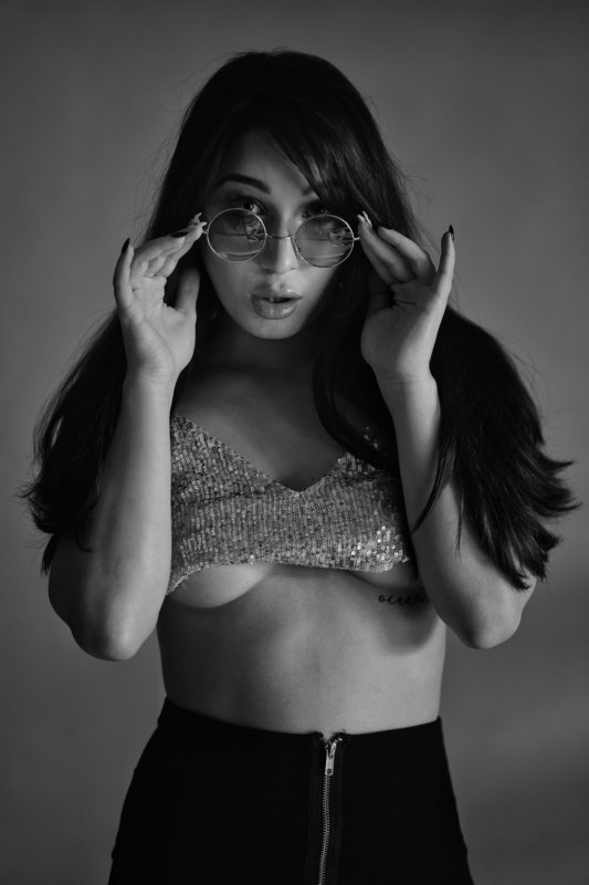 #femaleportrait #mono #portrait Looking Goodphoto preview