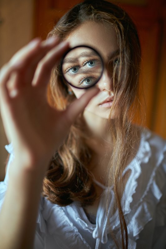 portrait, портрет, girl, brunette, портрет, призма, portraiture, indoor, девушка, молодость,июль, ламповый, retouch, ретушь, цвет, cinematic, поезд,train Annaphoto preview