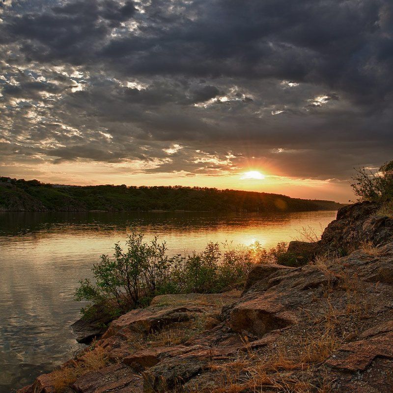 тихий весенний вечер на Хортицеphoto preview