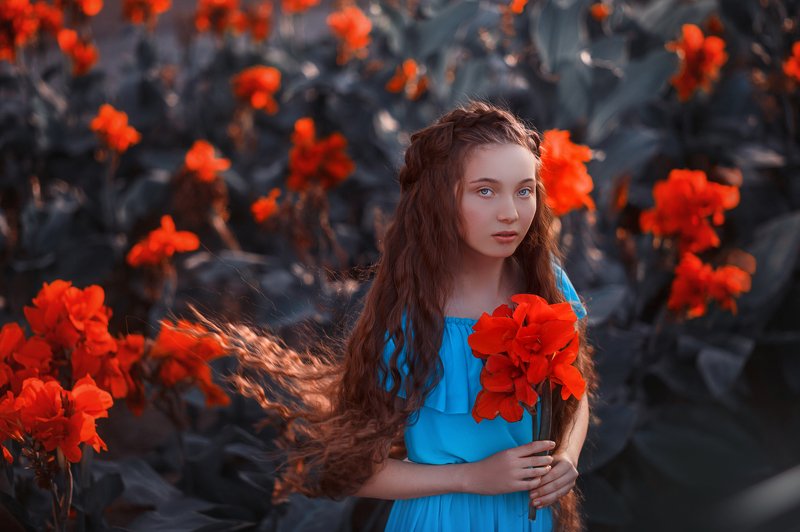 контровой свет. девочка. цветы Спокойствие и безмятежностьphoto preview