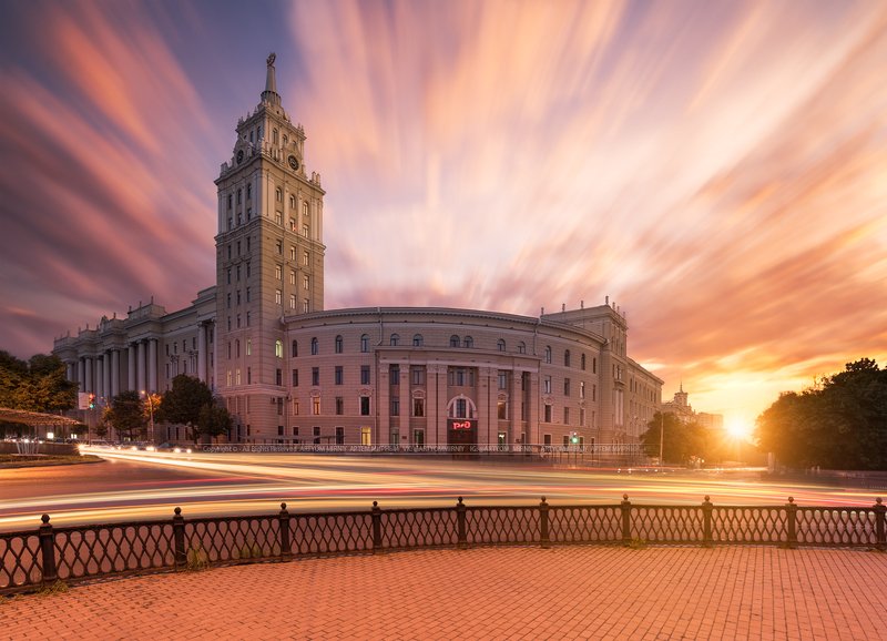 воронеж, россия, артем мирный, закат, рассвет, солнце, площадь, шпиль, блик, небо, облака, artyom mirniy, ювжд, железная, дорога, управление, восточная, ведута, каприччио,  фотограф, фотохудожник, цифровая, живопись, арт, capriccio, veduta, photoartist Главное здание управления ЮВЖДphoto preview