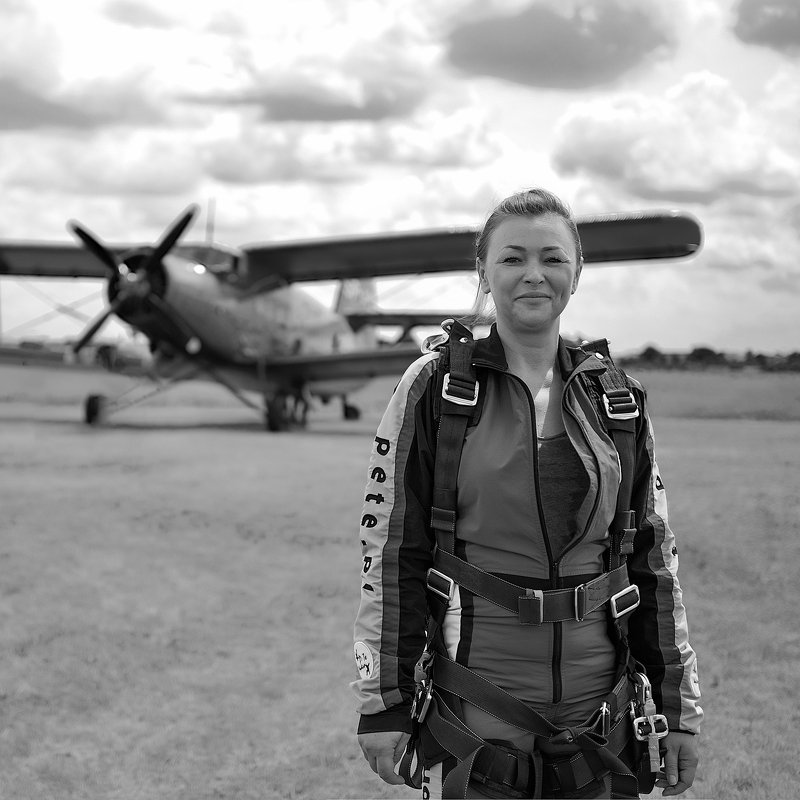 flying girlphoto preview