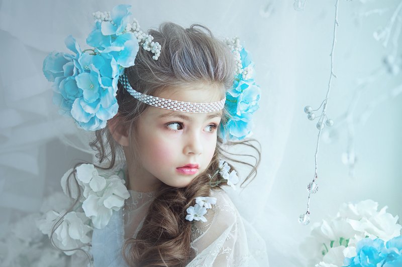 девочка с цветами Еваphoto preview