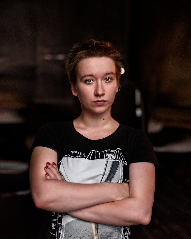 девушка, портрет, студия Seriousnessphoto preview