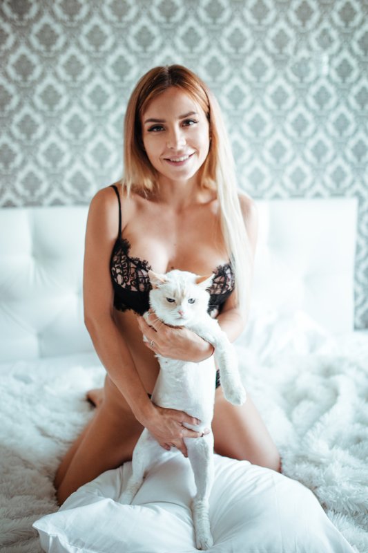 лена и котphoto preview