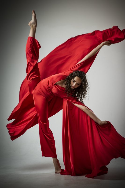 пластика балет гимнастика красное растяжка пламя Сашаphoto preview