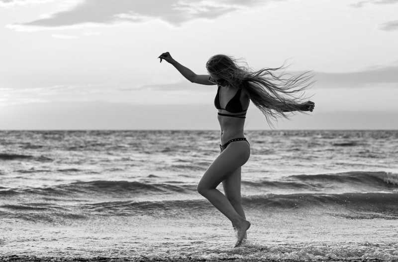 Танцы на песке photo preview