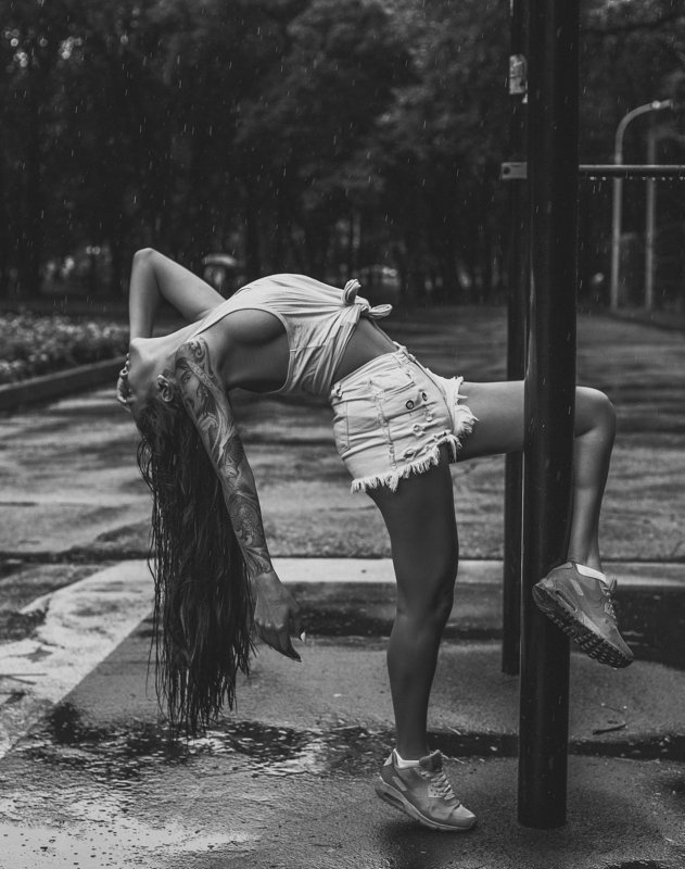 Под дождем фото превью