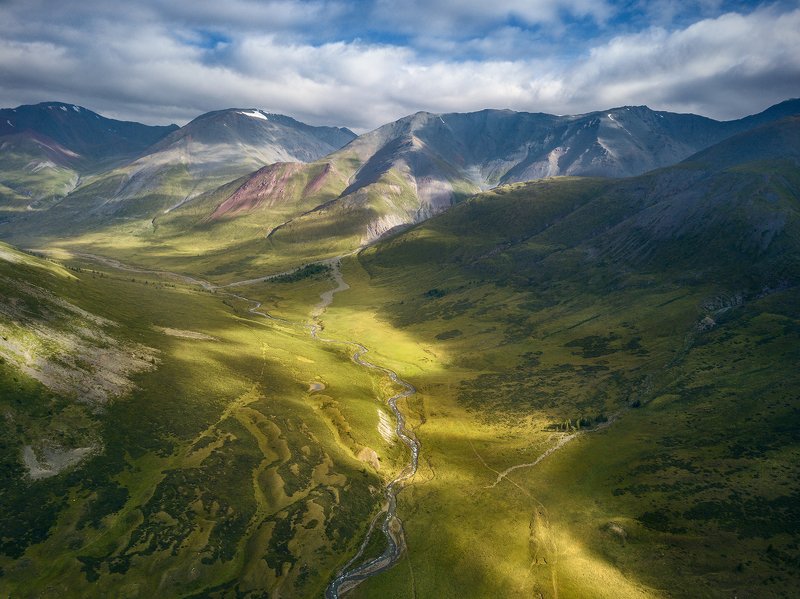 пейзаж, природа, ущелье, горы, высота, полет, дрон, квадрокоптер, река, тара, дара, южно, чуйский, хребет, алтай, сибирь, поход, путешествие, пятна, солнечные, большой, высокий, облака, далекий Ущелье реки Тараphoto preview