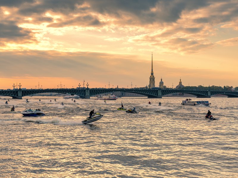 город, гидроцикл, река, осень, закат, солнце, крепость Гонки на закатеphoto preview