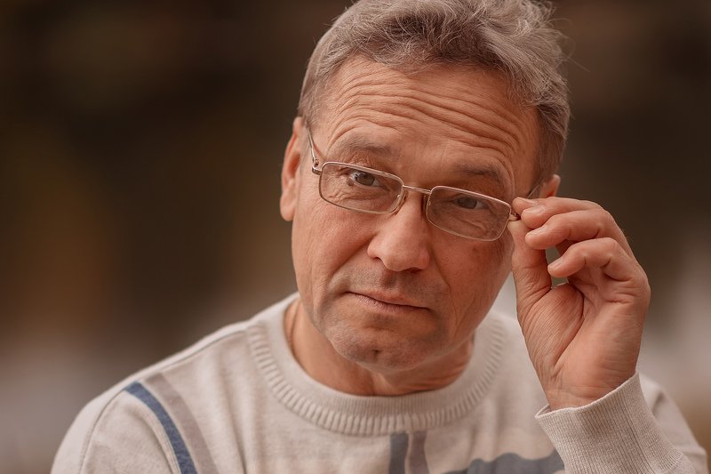 очки мужчина дед седина photo preview