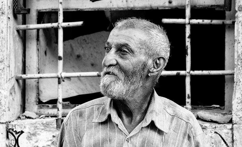 Old man in old Mosul Old man in old Mosulphoto preview