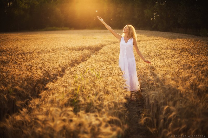 girl, woman, beautiful, light, summer, soft, softly, field, sexy, white, touch, polish, grain, colours, sun, awesome, funny, sunset, sunrise, colours, body Softlyphoto preview