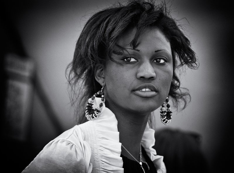 портрет,девушка,париж, чернокожая Парижанка фото превью