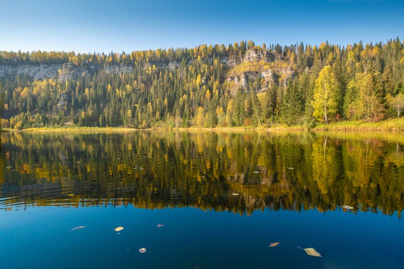 осень, река, скалы Осень на рекеphoto preview