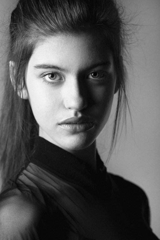 Model, Fashion, Portrait, Studio, Natural Light, Light, Asen Andreev, Asen Andreev Photography, Monochrome, Pose, B&W, Black & White, ZARAphoto preview