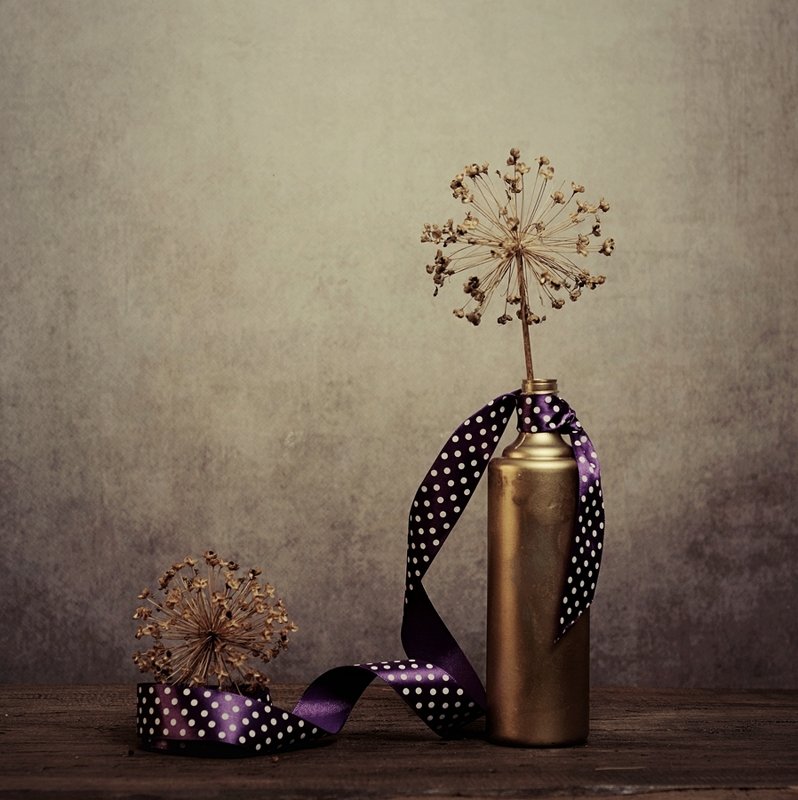 martwa natura z kwiatem czosnkuphoto preview