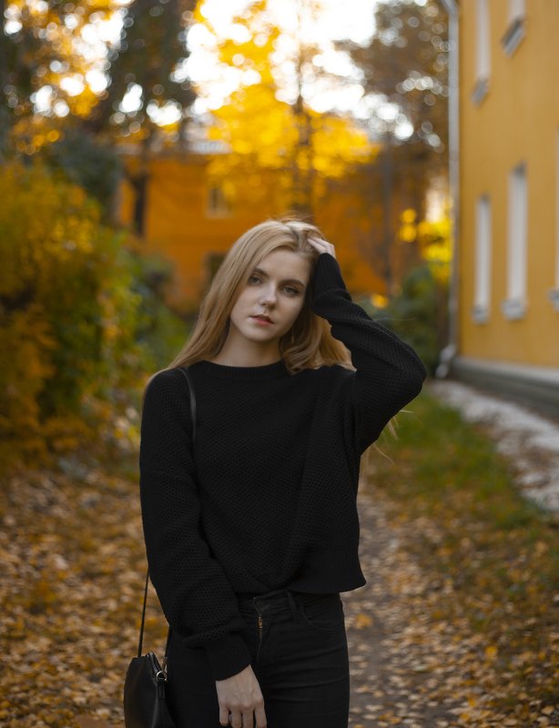 portrait,girl,beautiful,autumn,fashion,screative,shine,девушка,портрет,осень,октябрь,october,color,field,beautifulgirl,illustration,fashiongirl,autumn2019,осень2019,креатив,white,wastelan,пустошь,red,yellow,autumnmood,sun,autumn sun,осеннеесолнце. Colors of autumnphoto preview