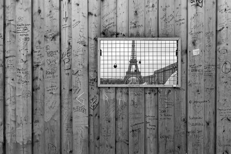 Окно в Парижphoto preview