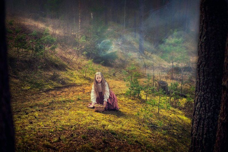 девочка, сказка, лес, колдовство, туман, загадка, чаща, поляна, dyadyavasya Одна в заколдованном страшном лесуphoto preview