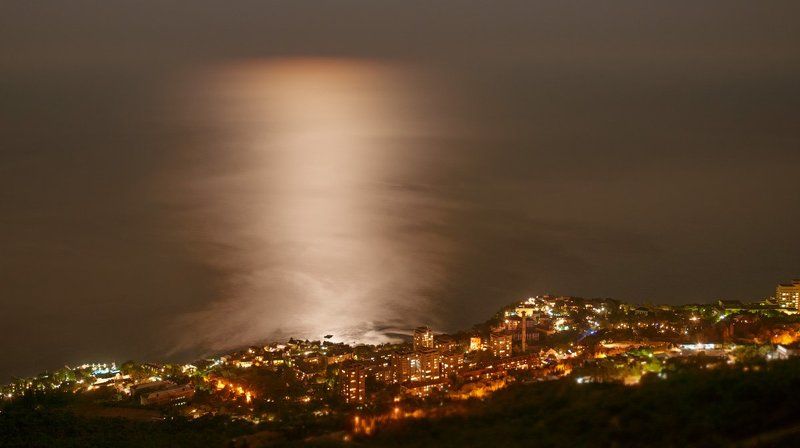 Город у моряphoto preview