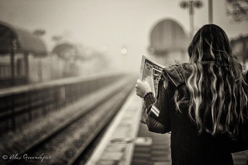 waiting, train, train station, monochrome, b&w, girl, woman, reading, paper, ожидание, утро, газета, девушка, поезд, станция, туман Waiting (Ожидание)photo preview