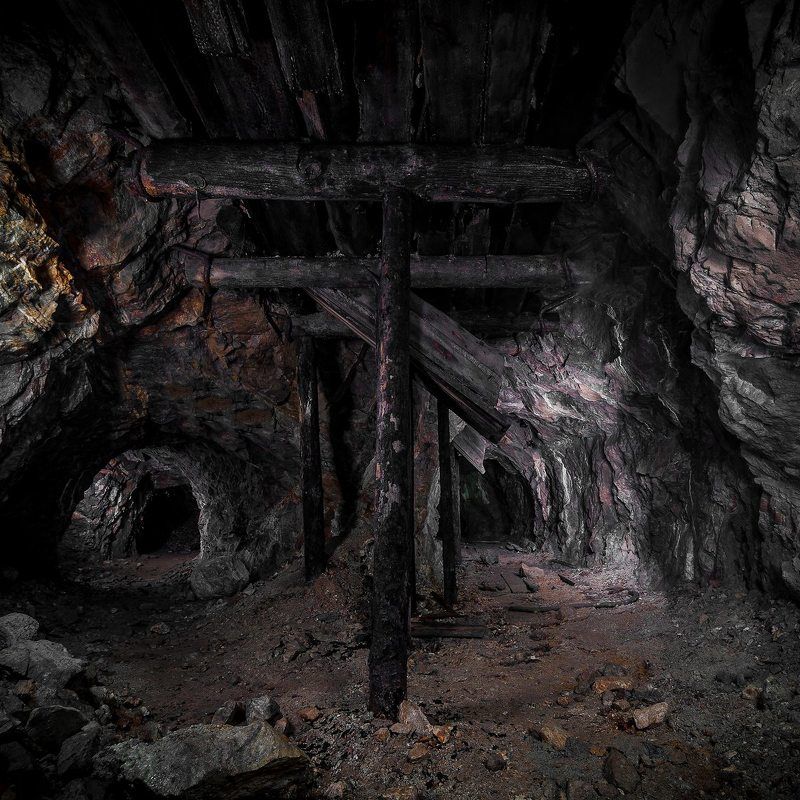 штольня, пещера в старой штольнеphoto preview