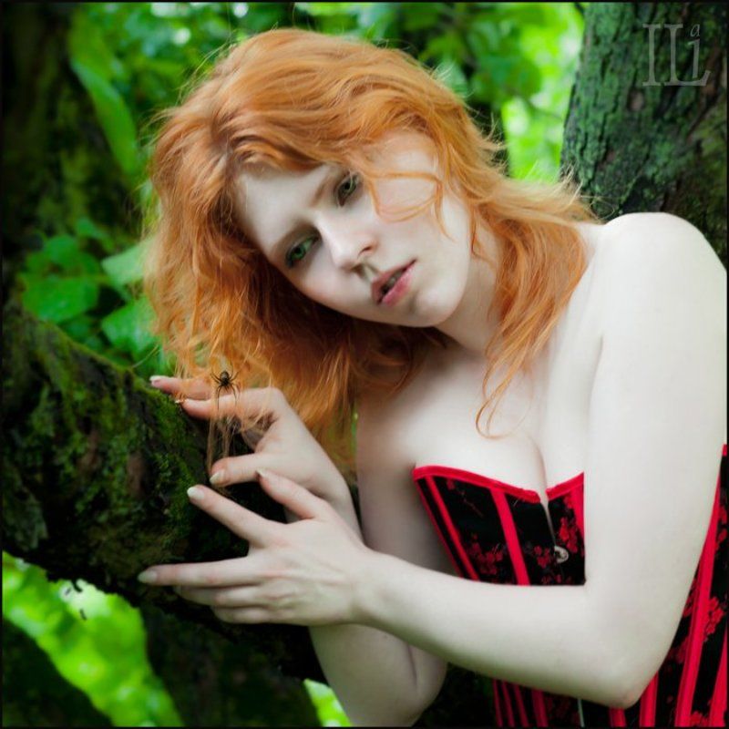 рыжая, девушка Арахнофобияphoto preview