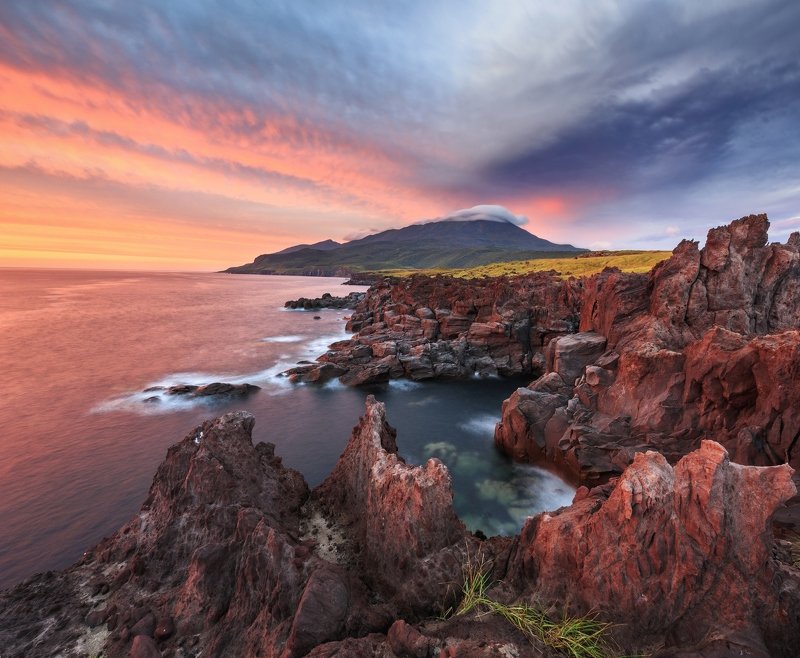 2019, россия, пейзаж, закат, море, берег, волны, вулкан, небо, облака, закат, трава, итуруп, янкито, курилы Закат, которого могло не бытьphoto preview