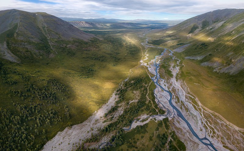 пейзаж, природа, ущелье, горы, высота, полет, дрон, квадрокоптер, река, тара, дара, южно, чуйский, хребет, алтай, сибирь, поход, путешествие, пятна, солнечные, большой, высокий, облака, далекий Ущелье реки Тараphoto preview