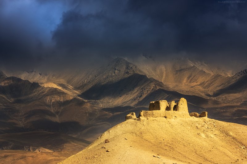 непал, мустанг, гималаи, снег, вершина, королевство, тишина, пустыня, свет, тьма, высота, путешествия, первал, nepal, облака, travel, sky, trekking, travel, explore, sky Старый замокphoto preview