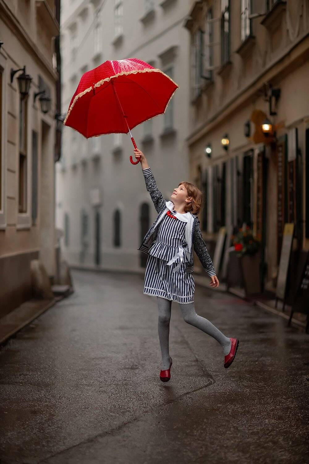 Восточный ветер в Вене. Автор: Александр Калинин Вена Австрия Красный, Александр Калинин