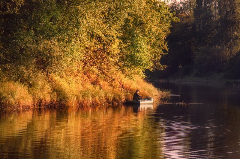 Золотой час для рыбалкиphoto preview
