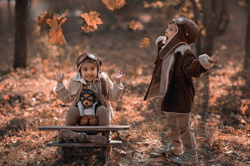детская съёмка, самолёт, осень photo preview