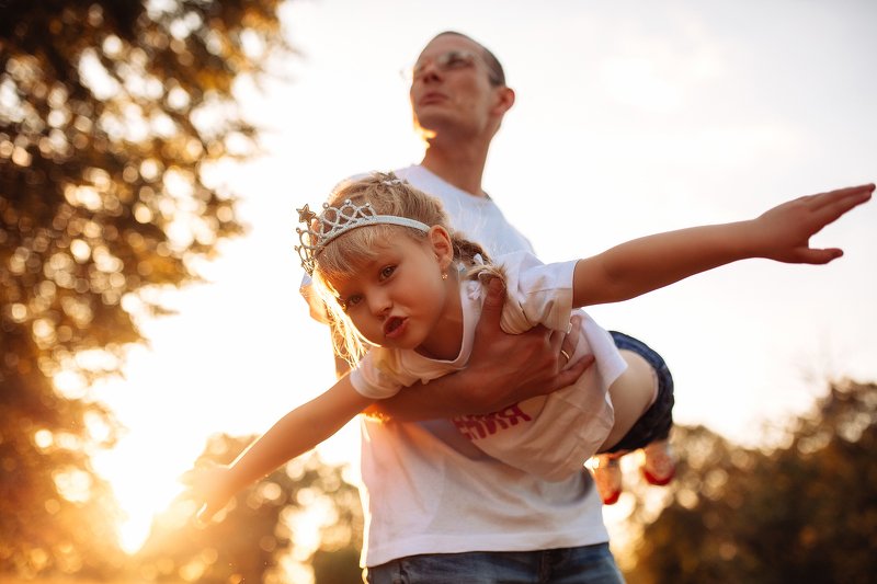 папа, дочь, самолет, полет, солнце, вечер, закат, лето, осень,  photo preview