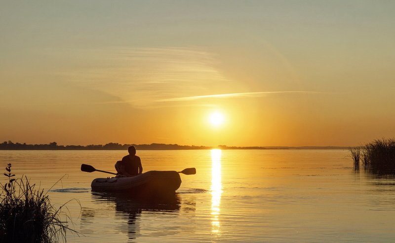 закат, вода, река, Волга, лодка, рыбак, вечер Возвращениеphoto preview