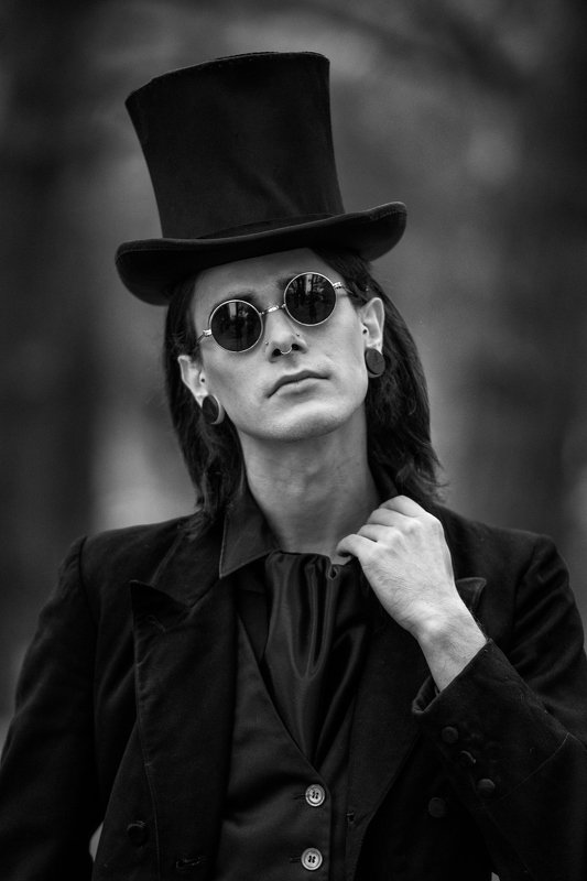 #crimsonpeak. male characterphoto preview