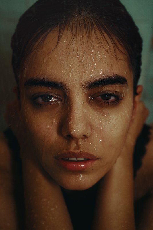 poprtrait girl model face close up  Disturb the sound of silencephoto preview