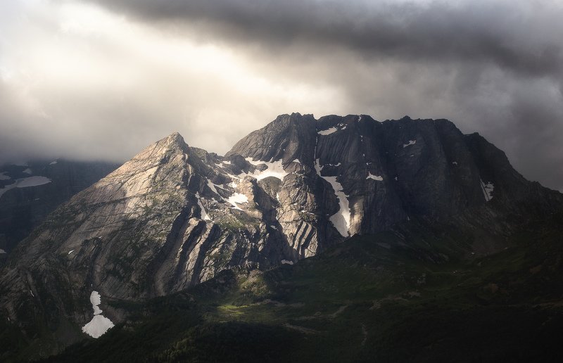 Сочи, горы, Красная Поляна, пейзаж, лето Турьи горы выходят из тениphoto preview