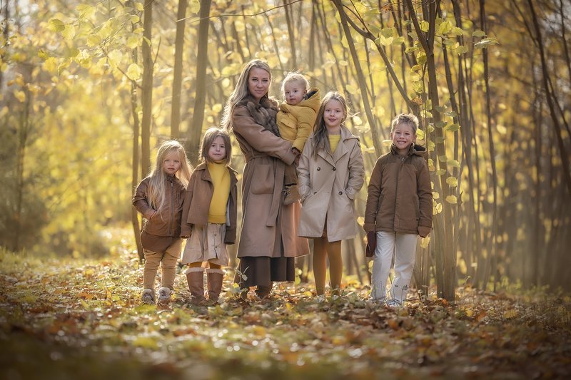 Красивая семьяphoto preview