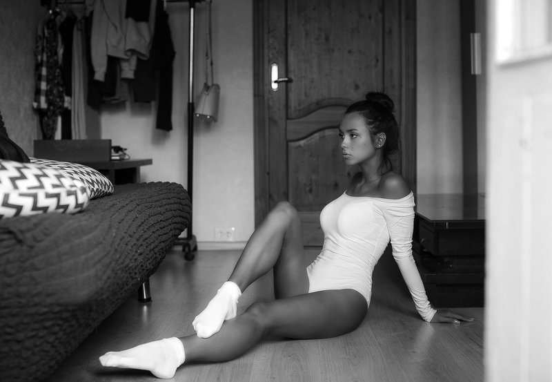 karenabramyan,portrait,art,picture,girl,dress,blackandwhite,dailyart,dailypic,sexy,cute,studio,nice,karenabramyanphotography Roomphoto preview