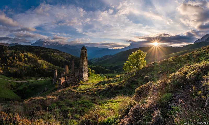 россия, кавказ, ингушетия, горы, природа, пейзаж, архитектура, закат, весна, russia, caucasus, ingushetia, mountains, nature, landscape, architecture, sunset, spring Башенный комплекс Пялингphoto preview